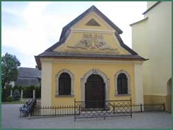 Schädelkapelle von Tscherbeney von außen