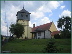 Pfarrkirche von Tscherbeney auf Anhöhe
