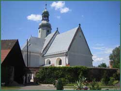 Friedhofsmauer um die Pfarrkirche in Mittelsteine
