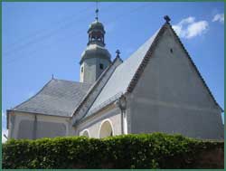 Glockenturm der Pfarrkirche in Mittelsteine