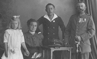 Familie von Richard Josef Bittner, Sohn von Friedrich Bittner, mit seiner Frau Theresia und ihren beiden Kindern